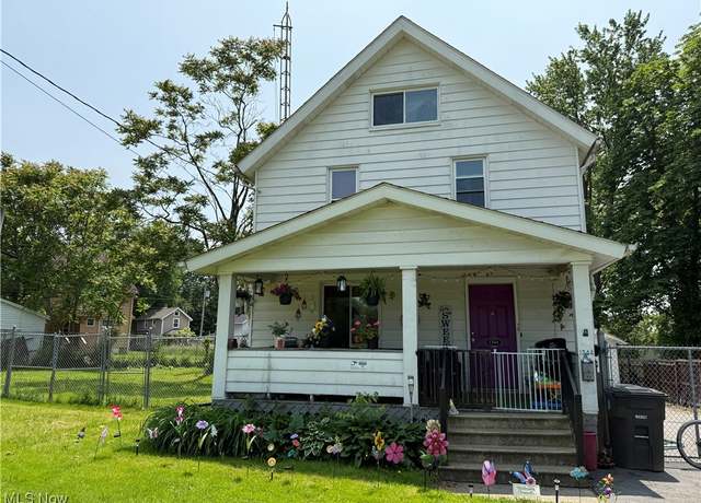 Property at 1344 Grandview St SE, Warren, OH 44484, 3 beds, 1.5 baths