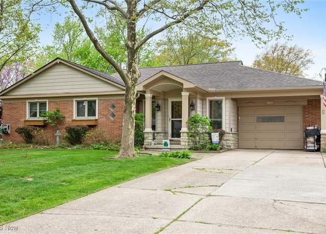 Property at 2730 Jameston Dr, Rocky River, OH 44116, 3 beds, 3 baths