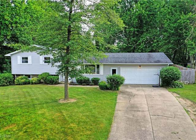 Property at 60 Woodleigh Ct, Austintown, OH 44511, 3 beds, 2 baths