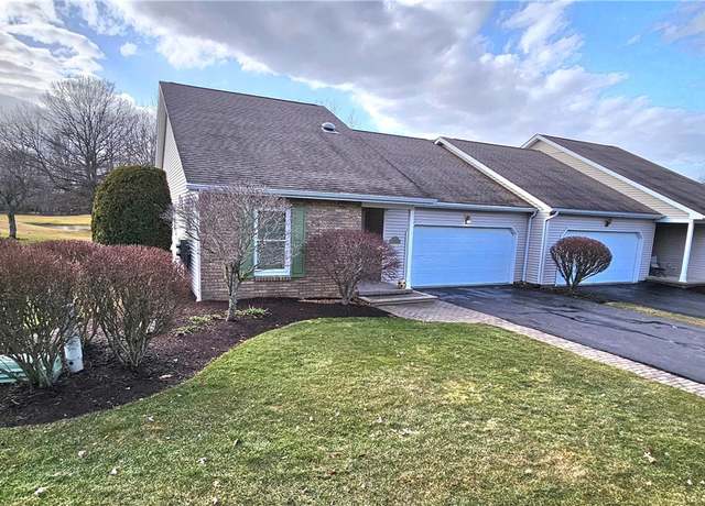 Property at 303 Golf Dr, Cortland, OH 44410, 2 beds, 2 baths