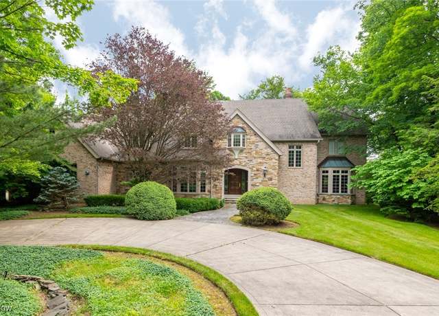 Property at 8960 Lanes End Dr, Novelty, OH 44072, 4 beds, 5.5 baths