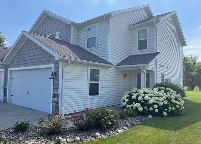 Property at 1315 Cascade Cir E, Canton, OH 44708, 3 beds, 2.5 baths