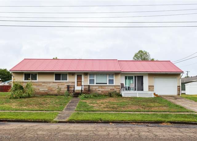 Property at 131 Riverview Dr, Marietta, OH 45750, 3 beds, 1 bath