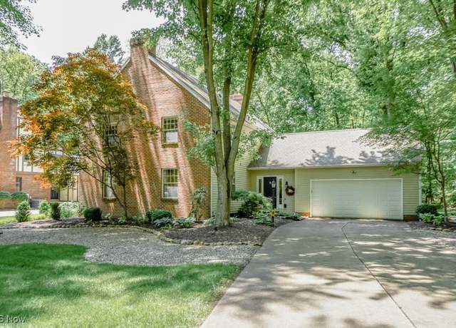 Property at 6235 Buckley Cir NW, Massillon, OH 44646, 4 beds, 2.5 baths