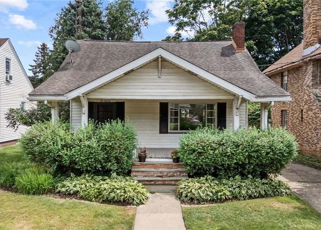 Property at 216 6th St NE, North Canton, OH 44720, 3 beds, 1.5 baths