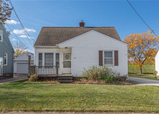 Property at 900 E 207th St, Euclid, OH 44119, 3 beds, 1 bath