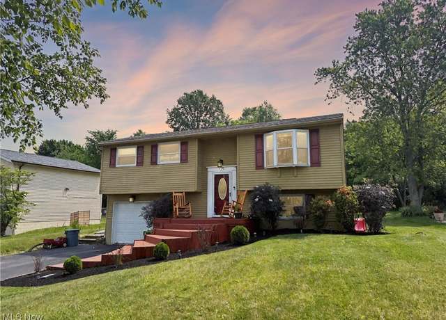 Property at 725 Purdue Ave, Austintown, OH 44515, 3 beds, 1.5 baths