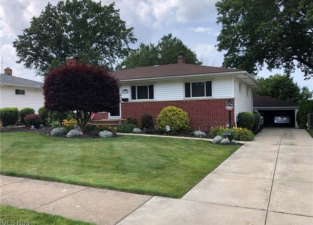 Property at 3288 Augustine Dr, Parma, OH 44134, 3 beds, 2.5 baths
