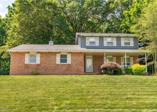 Property at 9910 Hocking St NW, Massillon, OH 44646, 3 beds, 2.5 baths
