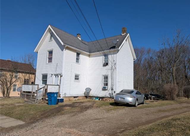Property at 652 Young St SE, Massillon, OH 44646, 2 beds, 2 baths