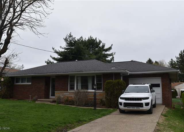 Property at 104 Franklin St, St. Clairsville, OH 43950, 2 beds, 1 bath