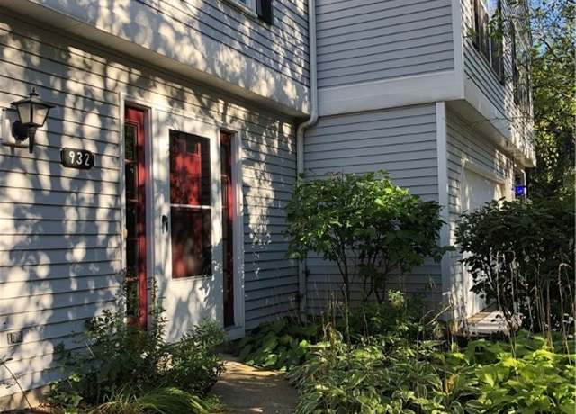 Property at 932 Bristol Ln, Streetsboro, OH 44241, 2 beds, 2 baths