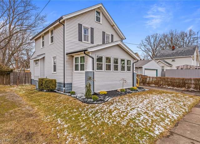 Property at 2137 Grandview St SE, Warren, OH 44483, 3 beds, 2 baths