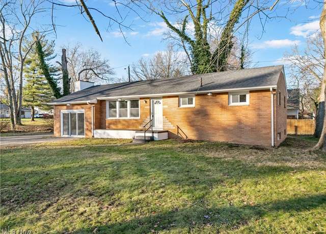 Property at 8199 Roush St NW, Massillon, OH 44646, 3 beds, 2 baths