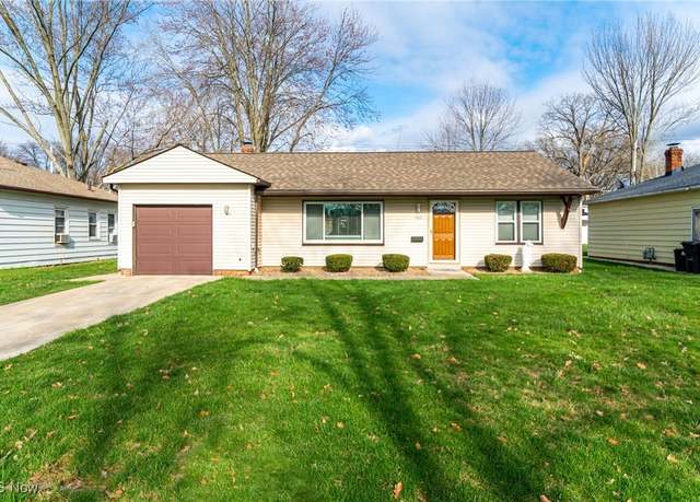 Property at 7029 Oakwood Rd, Parma, OH 44130, 3 beds, 1 bath