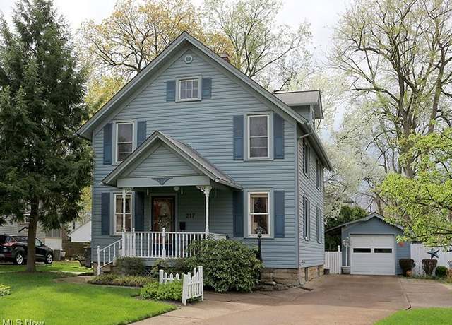 Property at 217 Columbus St, Elyria, OH 44035, 3 beds, 1.5 baths