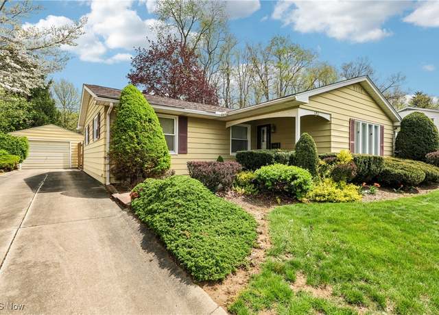Property at 2263 Hoch Dr, Cuyahoga Falls, OH 44221, 3 beds, 1.5 baths