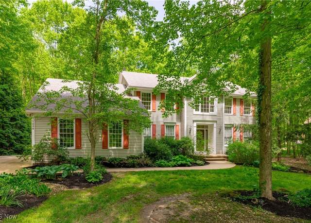 Property at 1030 Whisperwood Ln, Aurora, OH 44202, 3 beds, 2.5 baths