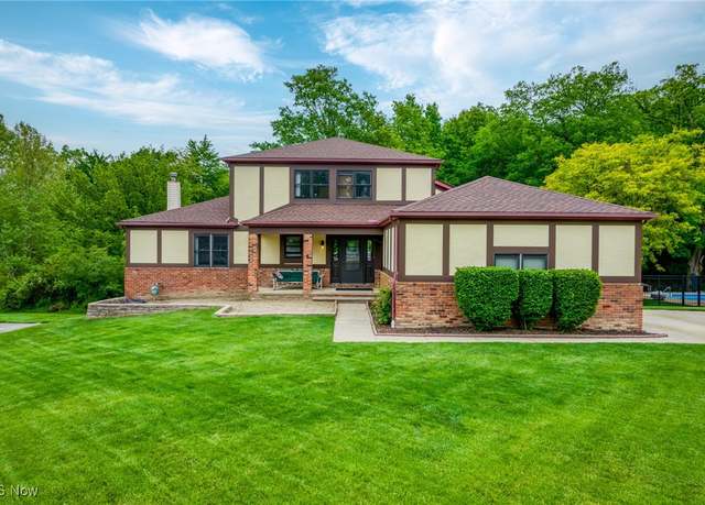 Property at 5810 Ely Vista Dr, Parma, OH 44129, 4 beds, 4 baths