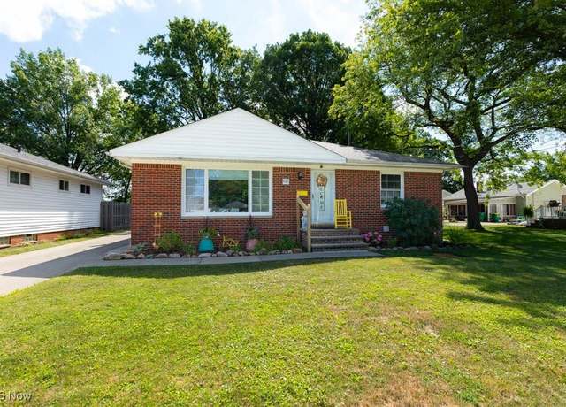 Property at 685 E 300th St, Willowick, OH 44095, 2 beds, 2 baths