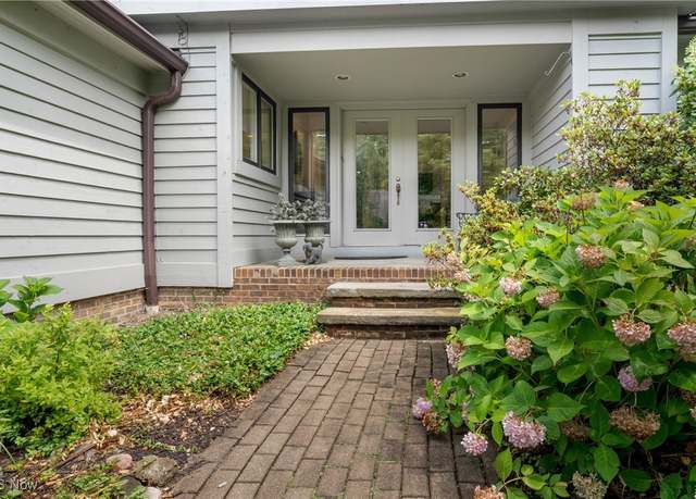 Property at 402 Fairway Vw #113, Chagrin Falls, OH 44023, 3 beds, 3.5 baths
