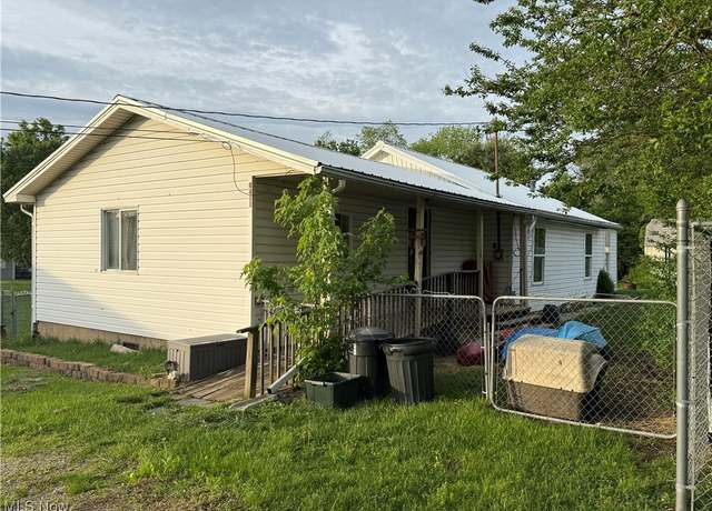 Property at 4411 12th Ave, Parkersburg, WV 26101, 2 beds, 1 bath