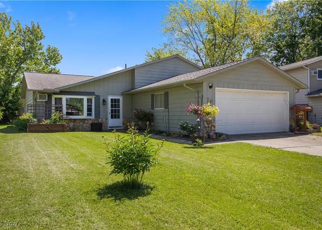 Property at 102 Potomac Dr, Elyria, OH 44035, 3 beds, 1.5 baths