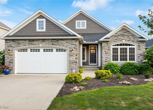 Property at 950 Laurel Green Dr, North Canton, OH 44720, 2 beds, 2.5 baths