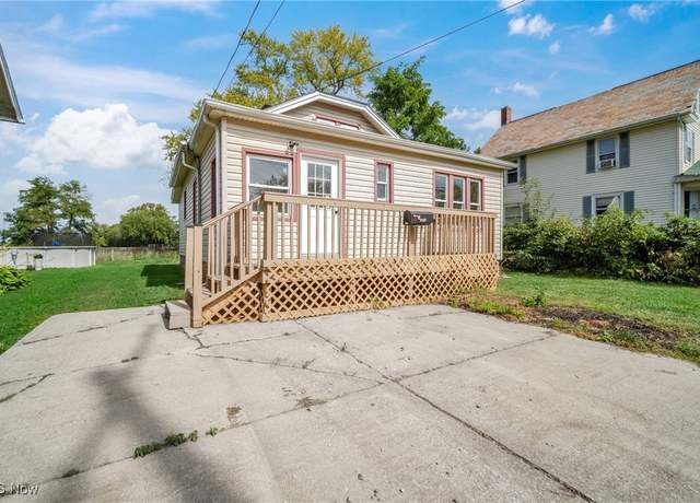 Property at 2049 E 39th St, Ashtabula, OH 44004, 3 beds, 1 bath