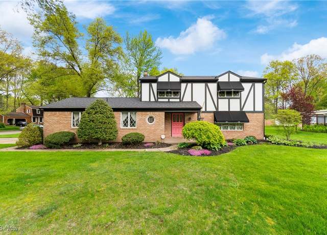 Property at 2410 Tanglewood Dr NE, Massillon, OH 44646, 4 beds, 2.5 baths