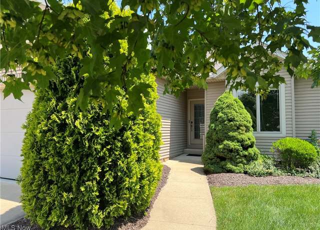 Property at 1216 Meadowbrook Dr, Dover, OH 44622, 3 beds, 3 baths