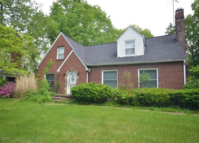 Property at 627 Greenwood Ave, Akron, OH 44320, 5 beds, 3 baths