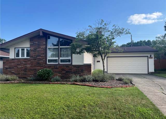 Property at 2505 Nottingham Dr, Parma, OH 44134, 3 beds, 1.5 baths