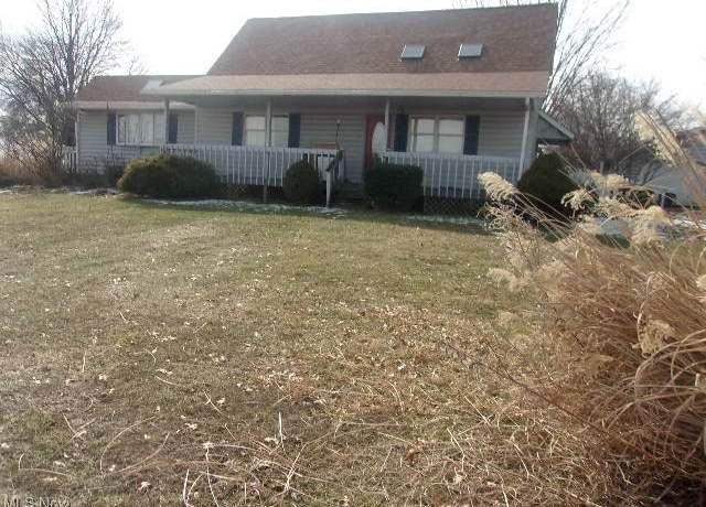 Property at 4965 Dresden Rd, Zanesville, OH 43701, 3 beds, 2 baths