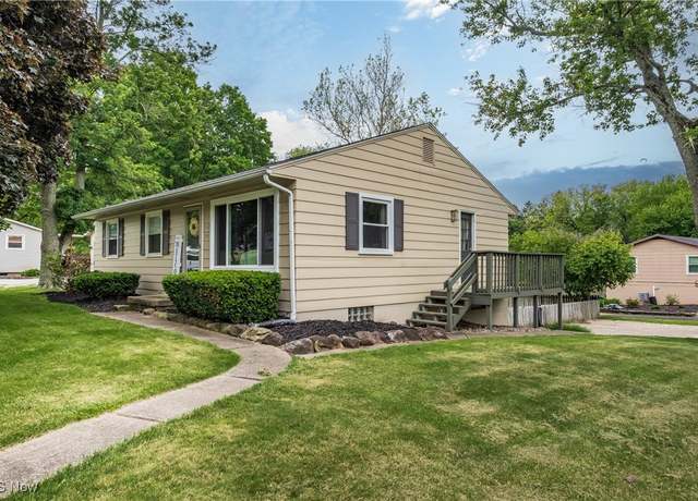 Property at 715 Locust St S, Canal Fulton, OH 44614, 3 beds, 1.5 baths