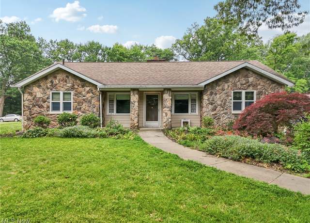 Property at 340 E Clinton St, Doylestown, OH 44230, 3 beds, 2 baths