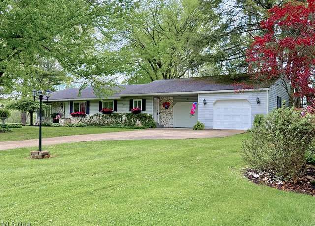 Property at 45 Meadowcrest Dr, Parkersburg, WV 26104, 3 beds, 1.5 baths