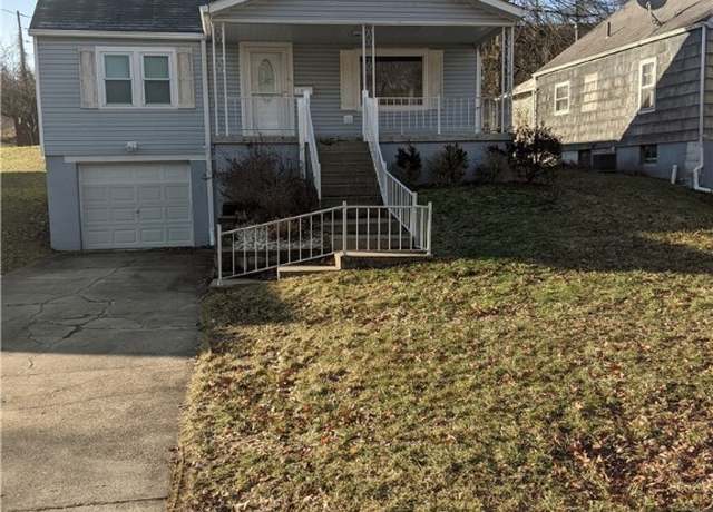Property at 112 Bellview St, St. Clairsville, OH 43950, 3 beds, 2 baths
