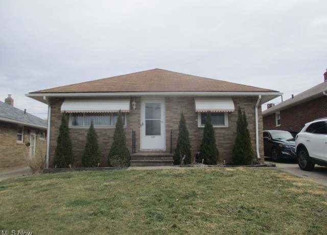 Property at 5291 E 102nd St, Garfield Heights, OH 44125, 4 beds, 2.5 baths