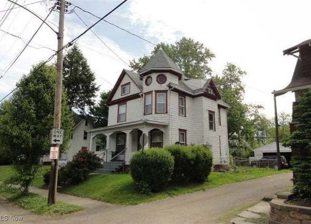 Property at 914 Shorb Ave NW, Canton, OH 44703, 4 beds, 1 bath