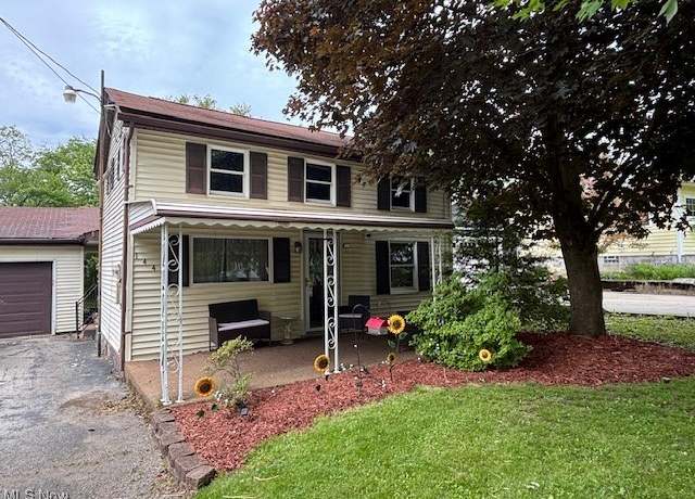 Property at 1445 E County Line Rd, Mineral Ridge, OH 44440, 3 beds, 1 bath