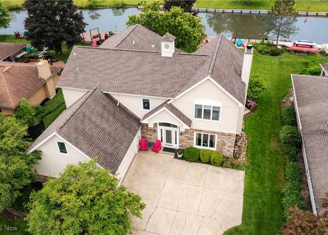 Property at 10072 N Surfside Cir, Aurora, OH 44202, 4 beds, 3 baths