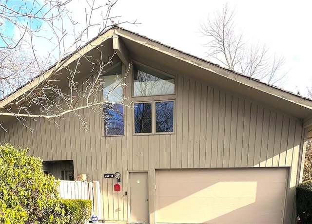 Property at 250 Laurel Cir #13, Aurora, OH 44202, 3 beds, 2.5 baths