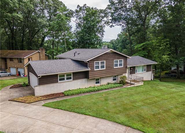 Property at 3845 Cayugas Dr, Akron, OH 44319, 4 beds, 3 baths