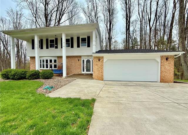 Property at 10 Ashwood Dr, Vienna, WV 26105, 4 beds, 2.5 baths