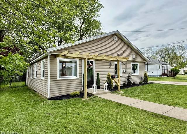 Property at 4812 Irma Ave, Youngstown, OH 44514, 2 beds, 1 bath