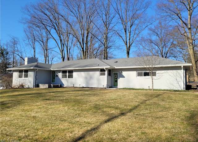 Property at 145 Maplewood Ave, Rittman, OH 44270, 4 beds, 3 baths