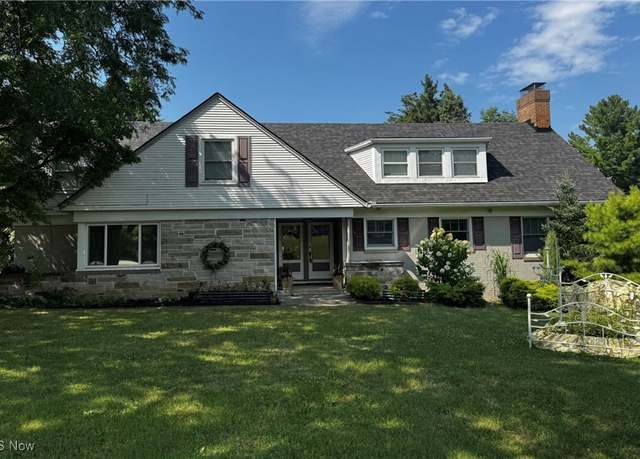 Property at 6955 Oakes Rd, Brecksville, OH 44141, 4 beds, 3.5 baths