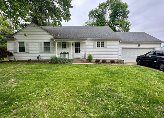 Property at 414 Hillcrest Dr, Ashland, OH 44805, 2 beds, 1.5 baths