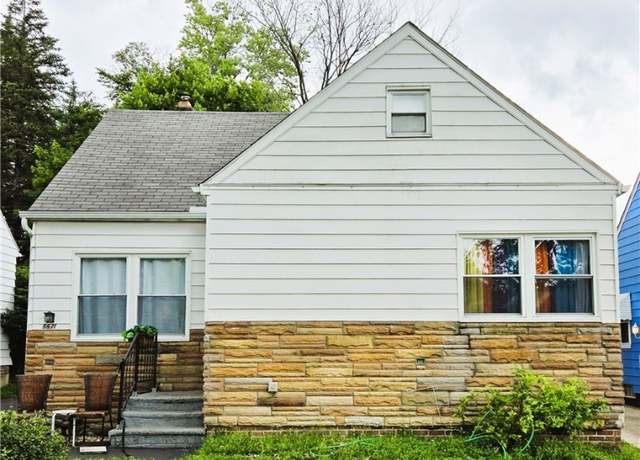 Property at 5571 Oakwood Ave, Maple Heights, OH 44137, 3 beds, 2 baths